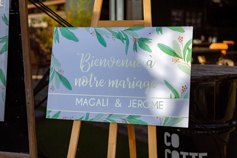 Panneau « Bienvenue à notre mariage, Magali & Jérôme ».